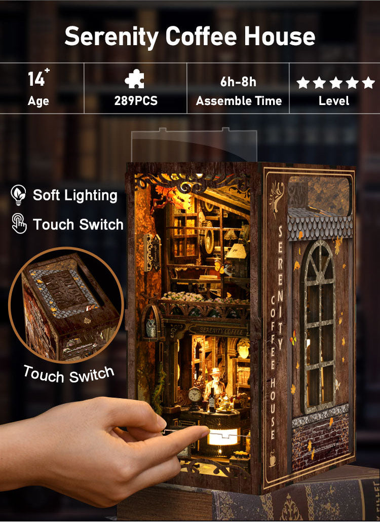 a miniature wooden dollhouse with a cozy, rustic interior, including a fireplace, bookshelves, and a window. The dollhouse is being held by a hand, suggesting it is a toy or a model. The image also includes text that provides information about the dollhouse, such as its age, the number of pieces, and the assembly time.